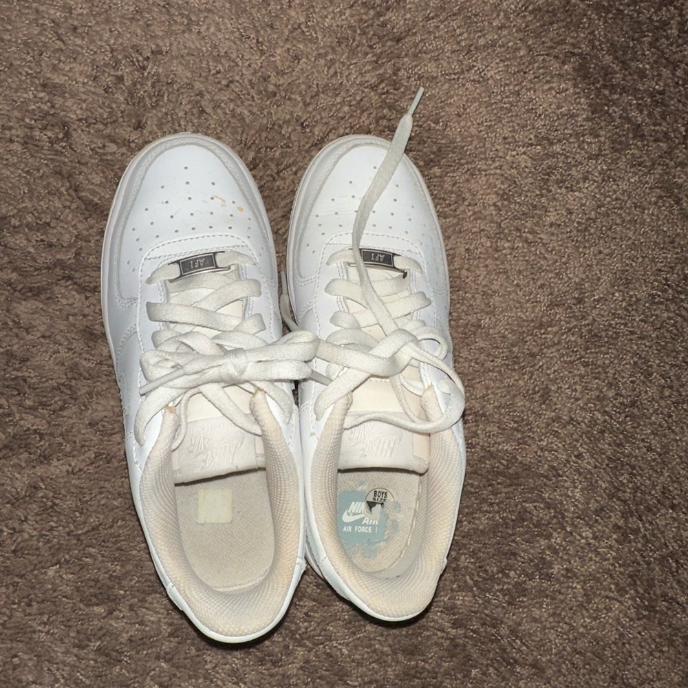 White ones kids size 4
